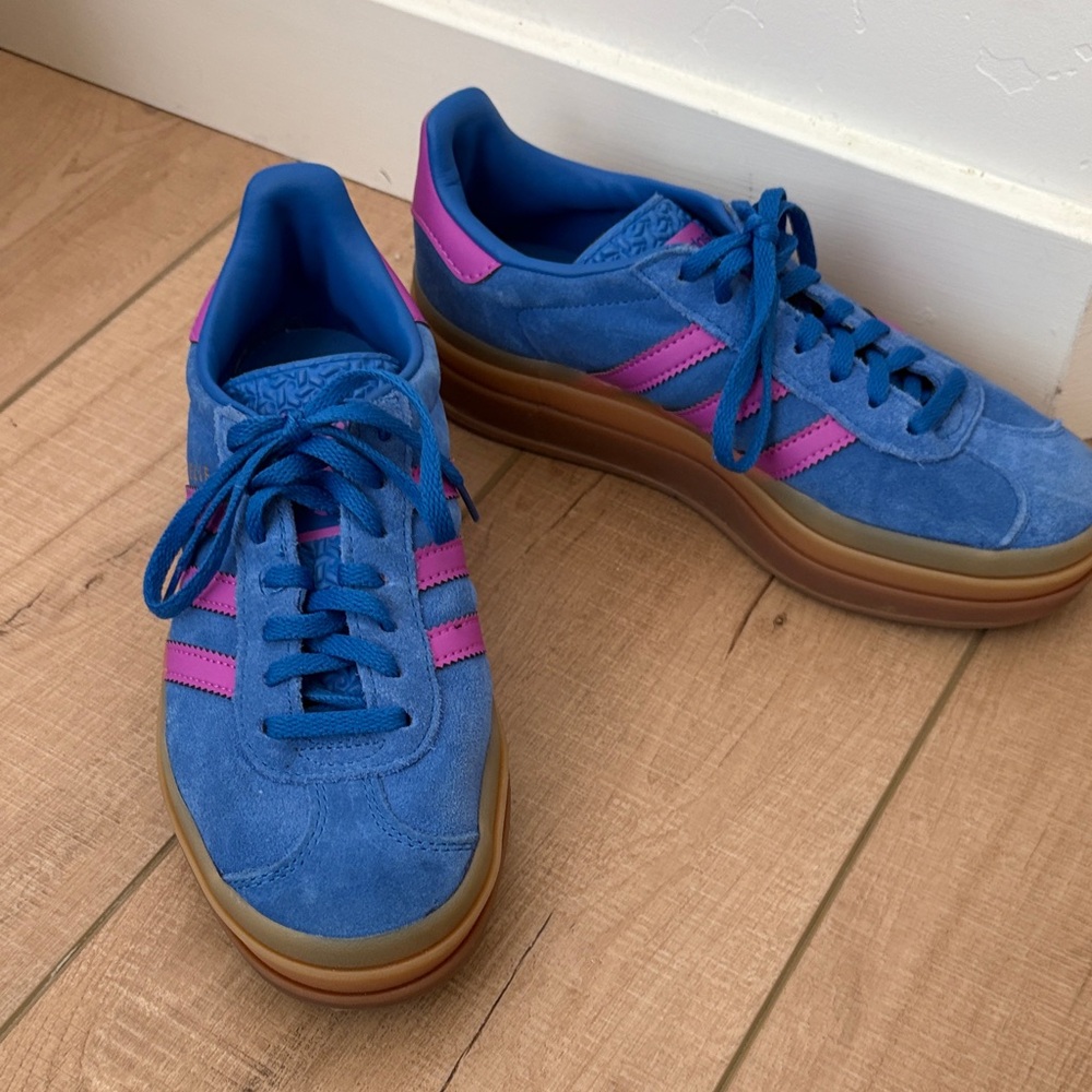 Adidas Gazelle Bold
Bold Blue Lucid Pink (Women's) size 7